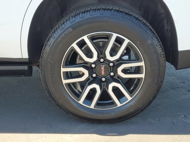 Used 2024 GMC Yukon AT4 w/ Technology Package AWD/4WD image 8