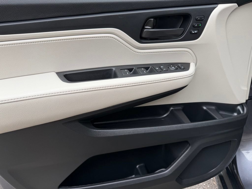 Used 2025 Honda Odyssey EX-L image 17