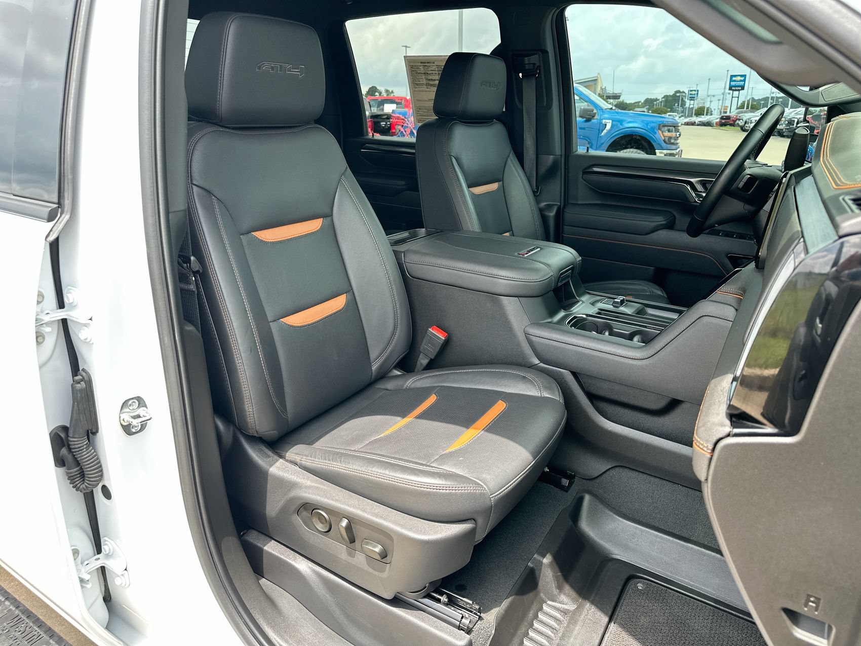 Used 2025 GMC Sierra 2500 AT4 AWD/4WD image 25
