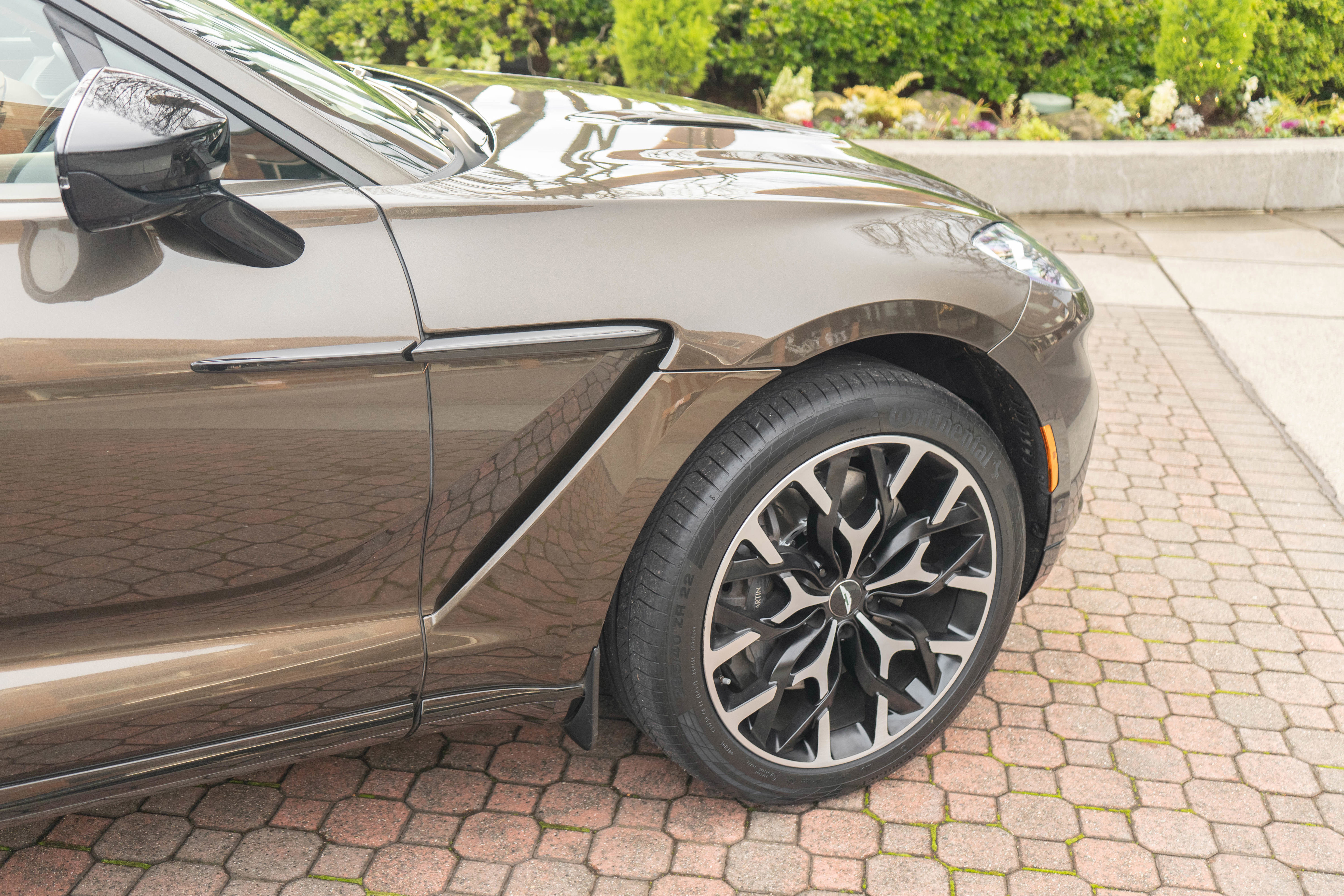 Used 2021 Aston Martin DBX image 8