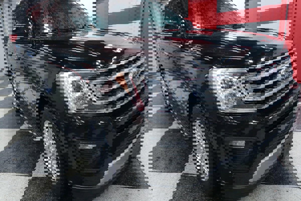 Used 2019 Ford Expedition XLT w/ Equipment Group 202A RWD image 36