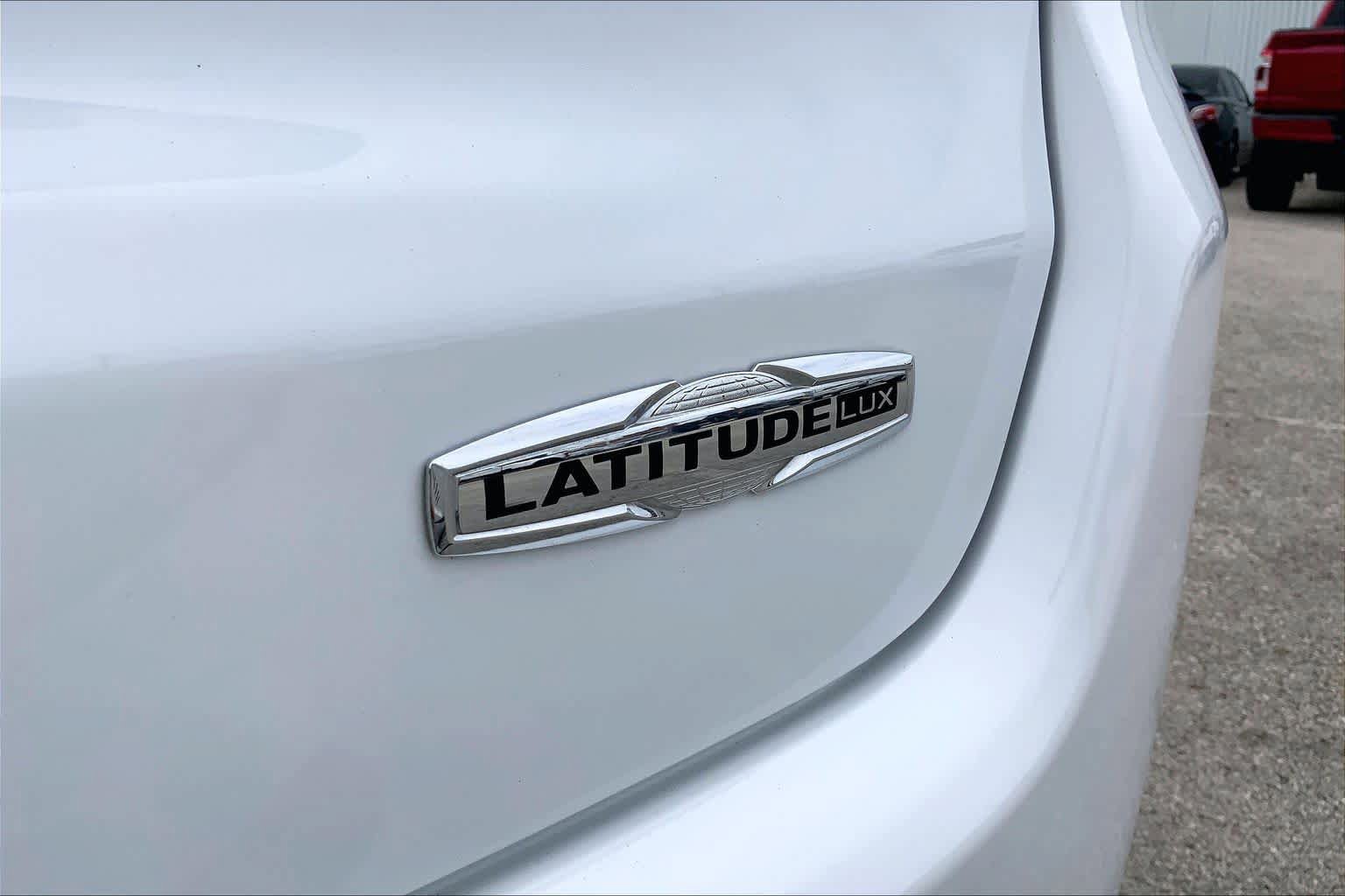 Used 2024 Jeep Compass Latitude AWD/4WD image 10