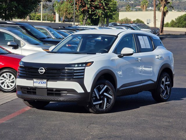 Used 2025 Nissan Kicks SV w/ Illumination Package image 2