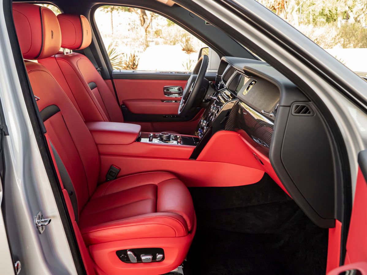 Certified 2024 Rolls-Royce Cullinan Black Badge w/ Dark Exterior Package AWD/4WD image 32