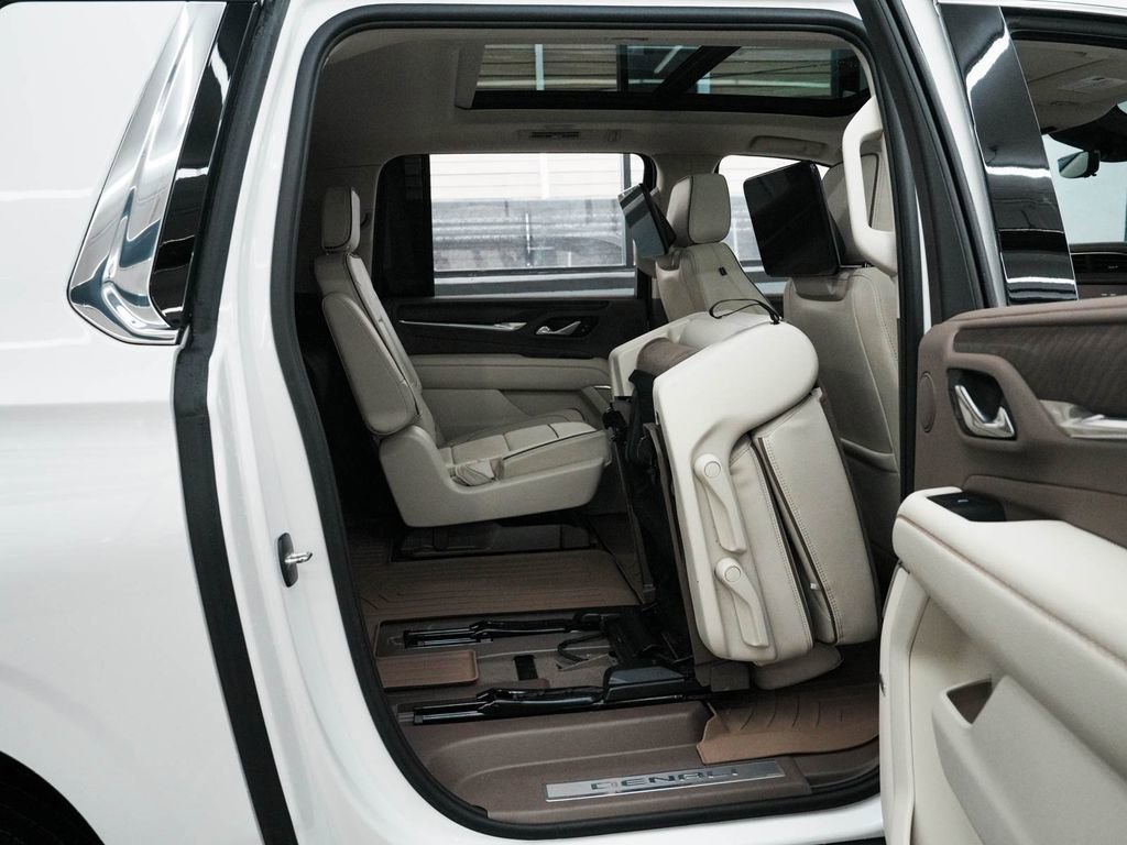 Used 2024 GMC Yukon XL Denali w/ Advanced Technology Package image 32
