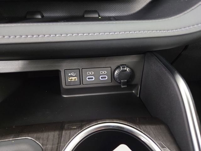 Used 2025 Toyota Highlander Platinum image 28