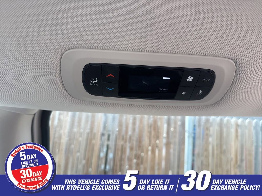 Used 2017 Chrysler Pacifica Touring-L Plus w/ Tire & Wheel Group image 12