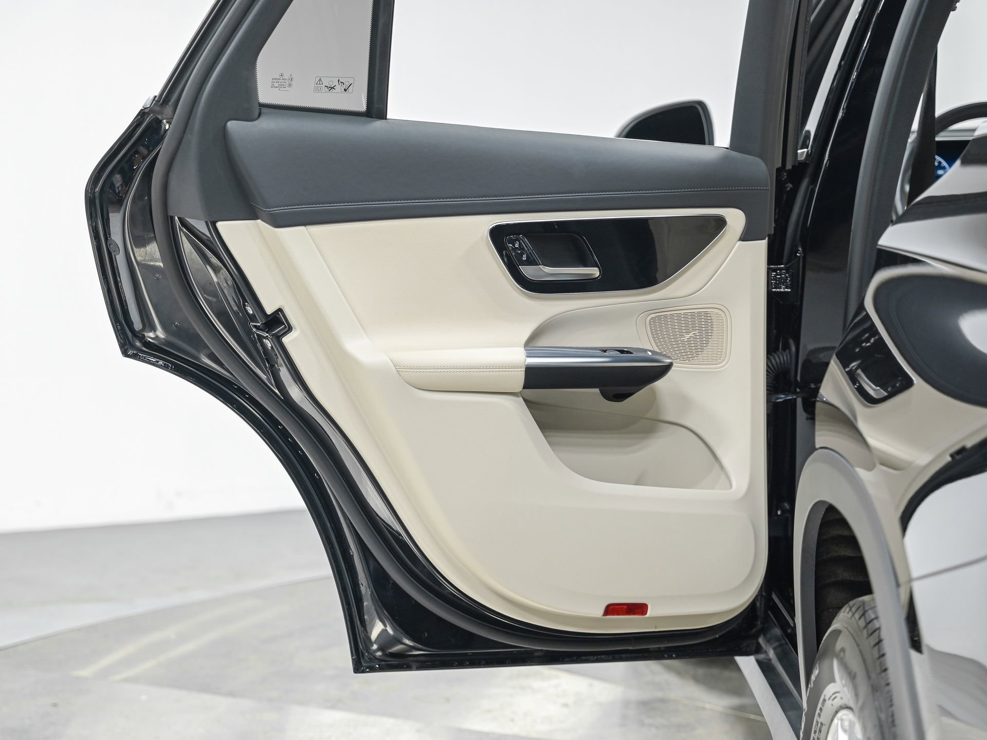 Used 2023 Mercedes-Benz GLC 300 4MATIC image 25