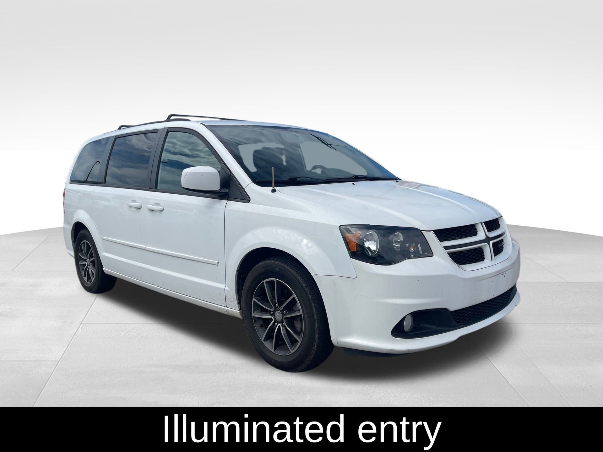 Used 2017 Dodge Grand Caravan GT image 4