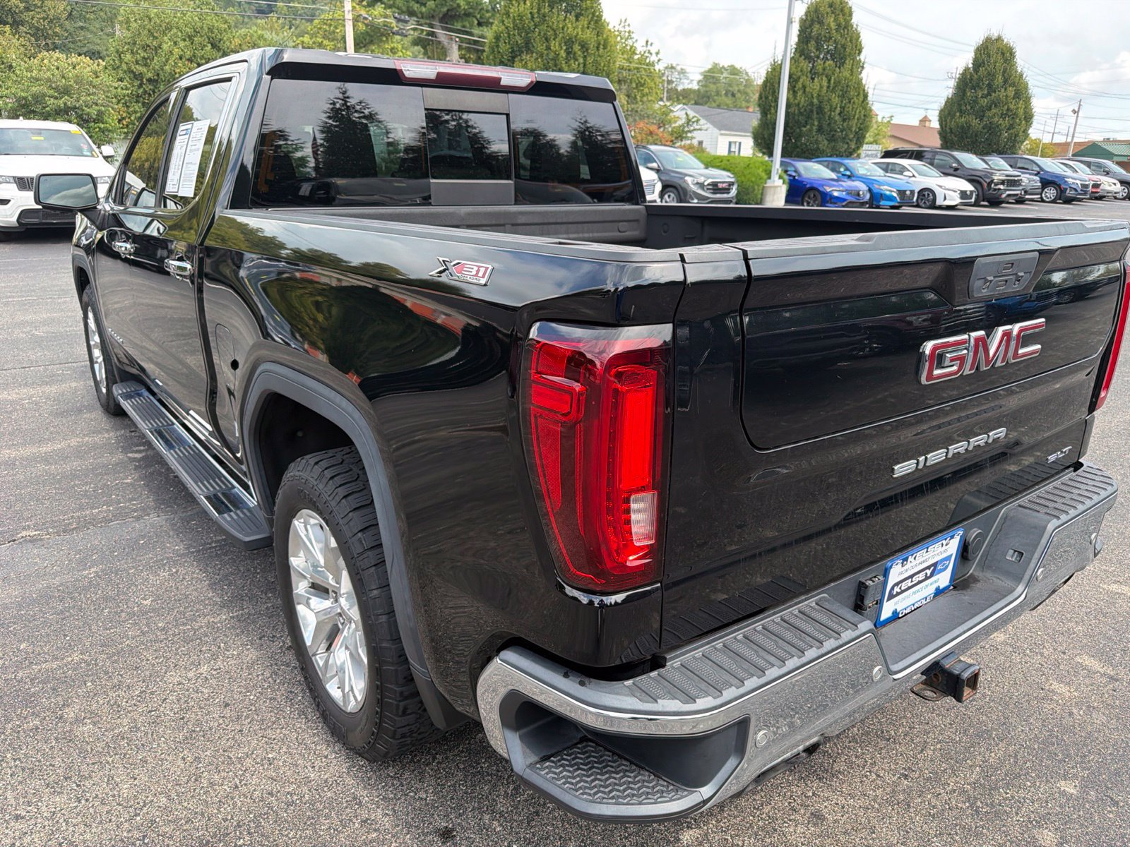 Used 2019 GMC Sierra 1500 SLT w/ SLT Premium Plus Package AWD/4WD image 4