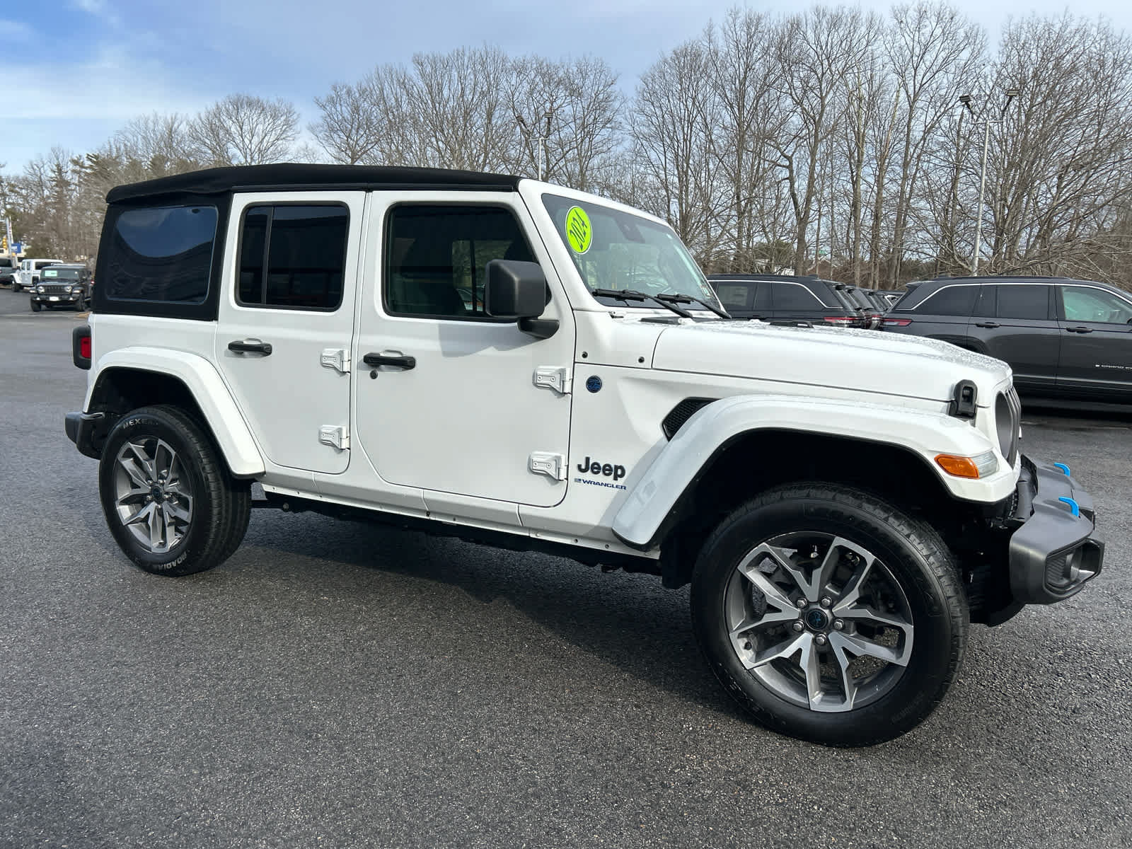 Used 2024 Jeep Wrangler Unlimited w/ Convenience Group AWD/4WD image 2