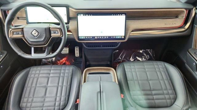 Used 2025 Rivian R1T Premium image 20