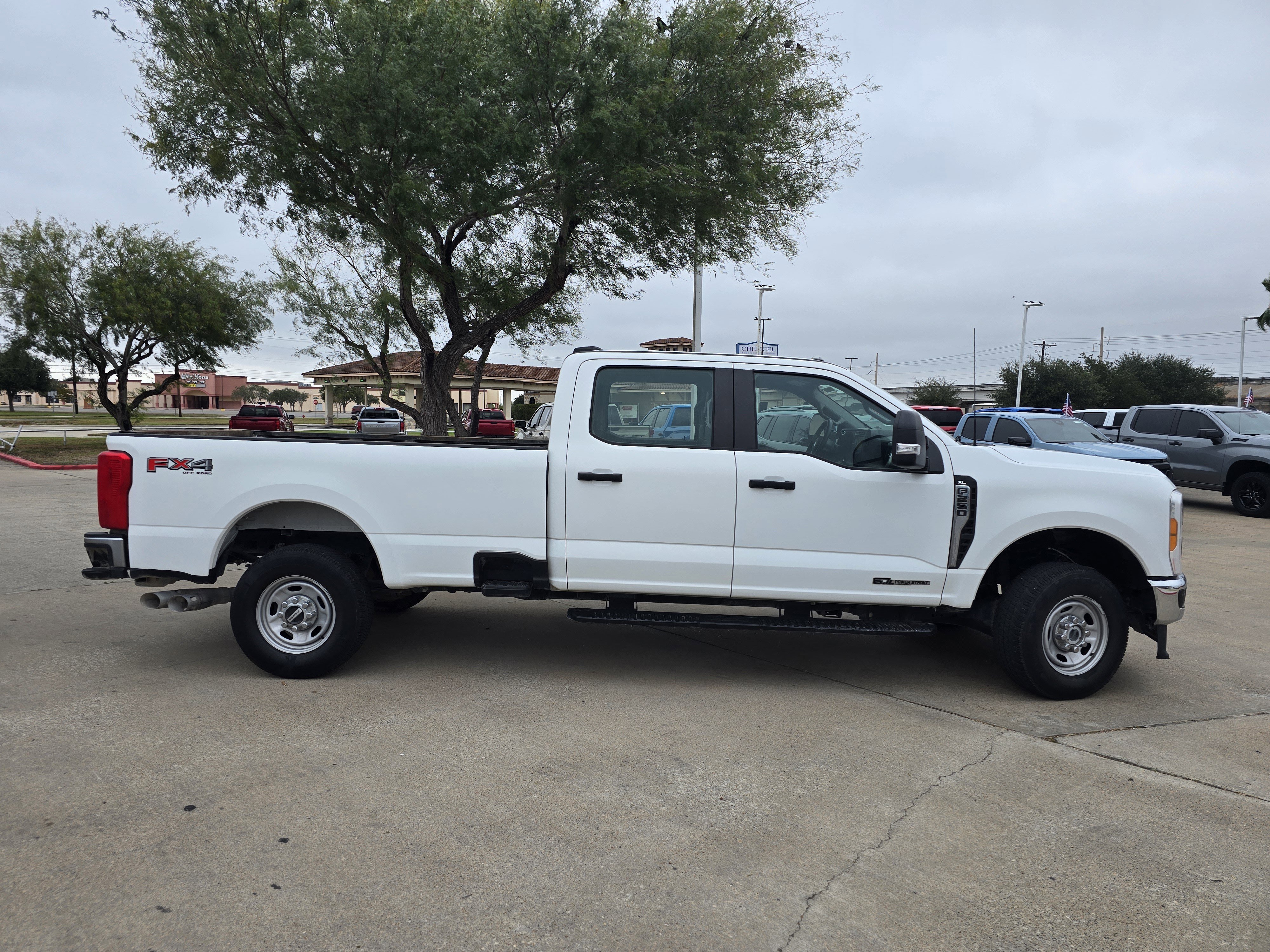 Used 2023 Ford F250 XL w/ FX4 Off-Road Package image 2