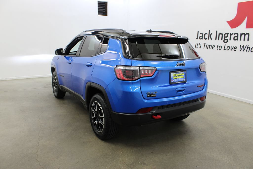 Used 2024 Jeep Compass Trailhawk AWD/4WD image 3