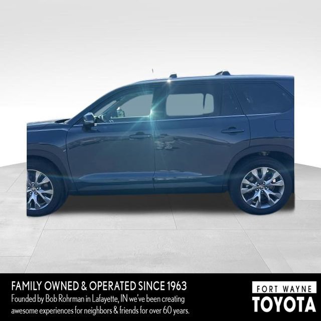 Used 2024 Toyota Grand Highlander XLE image 3