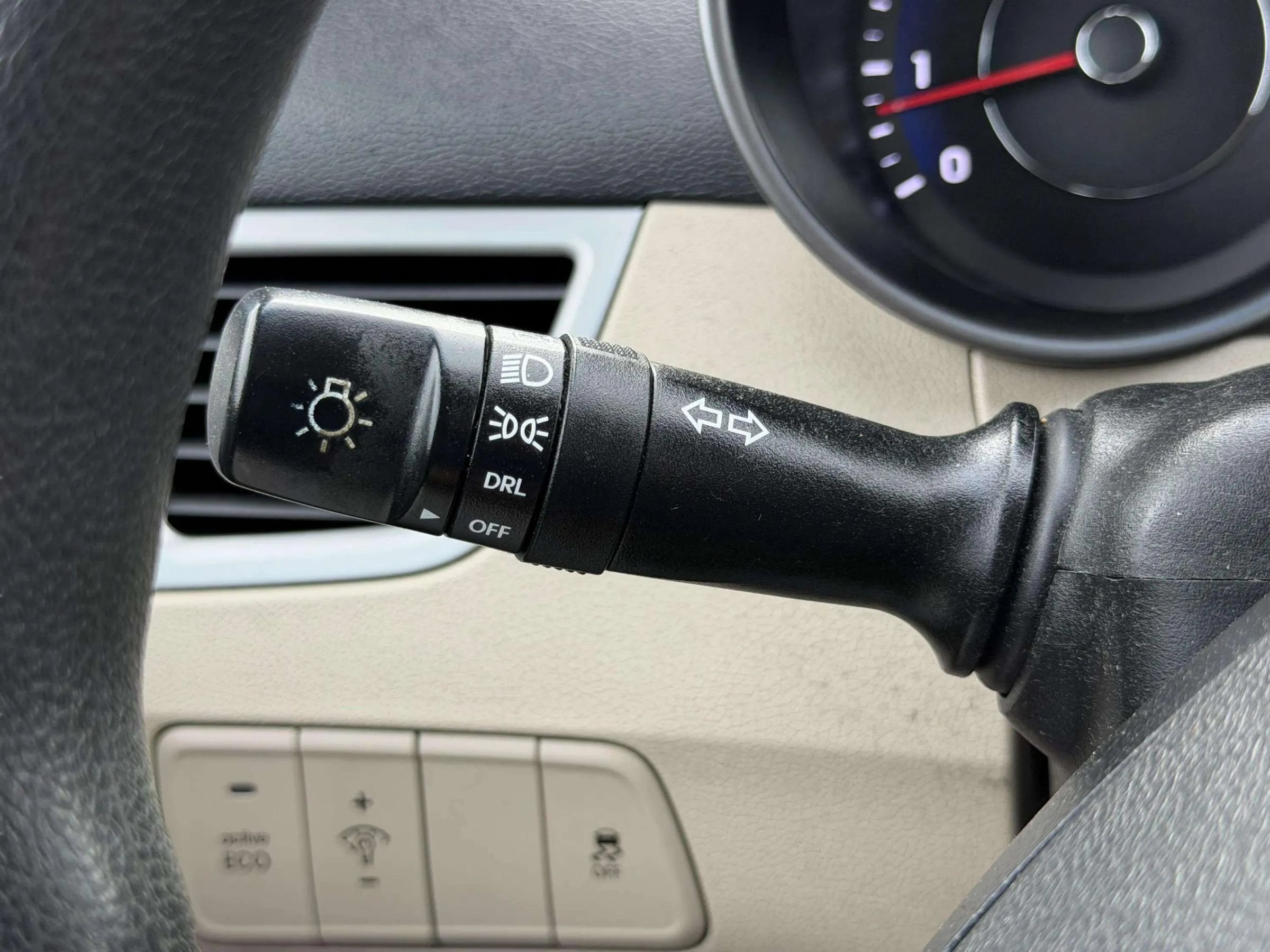 Used 2015 Hyundai Elantra SE FWD image 30