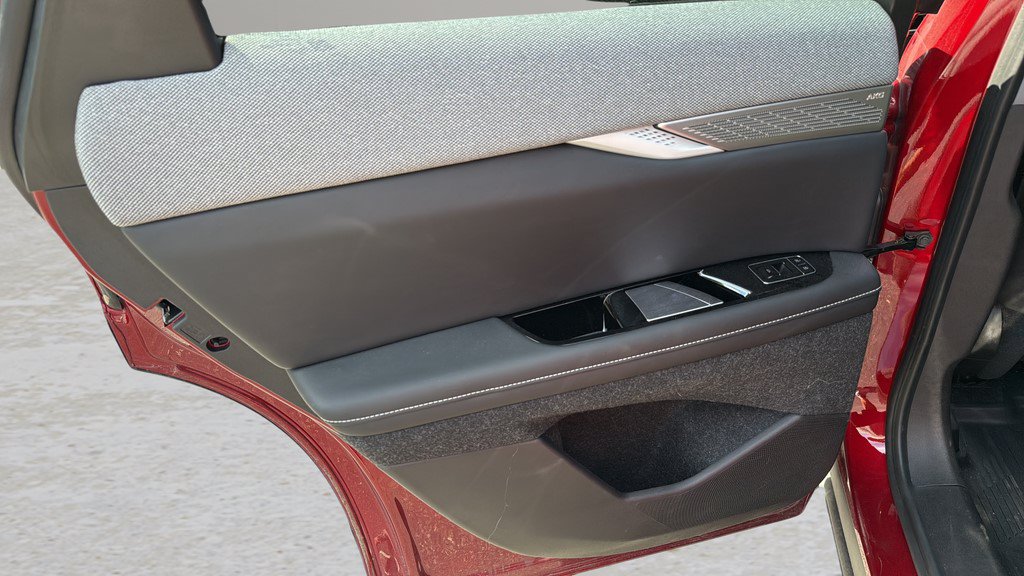 Certified 2025 Cadillac Optiq Sport 2 w/ LPO, Floor Liner Package AWD/4WD image 18