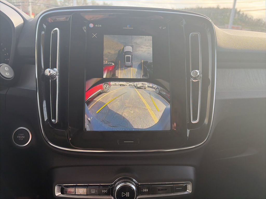 Used 2025 Volvo XC40 B5 Plus image 14
