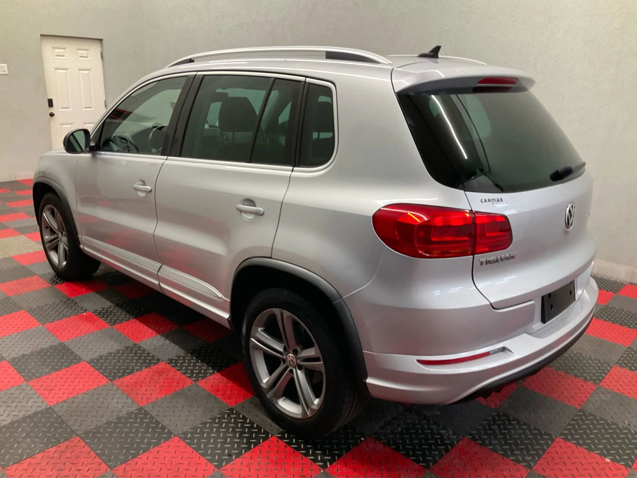 Used 2017 Volkswagen Tiguan Sport image 8