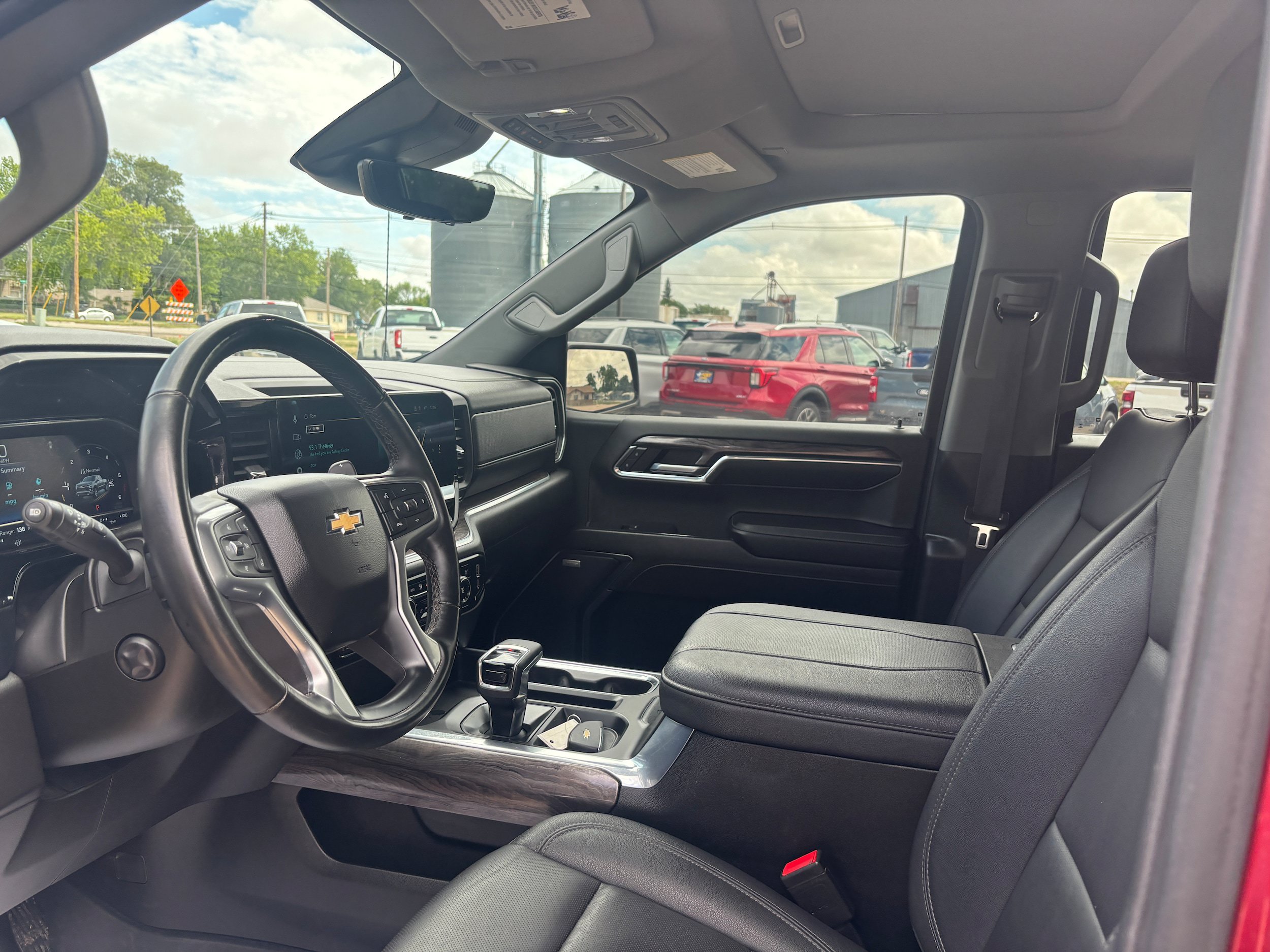 Used 2024 Chevrolet Silverado 1500 LTZ w/ LTZ Premium Package AWD/4WD image 9