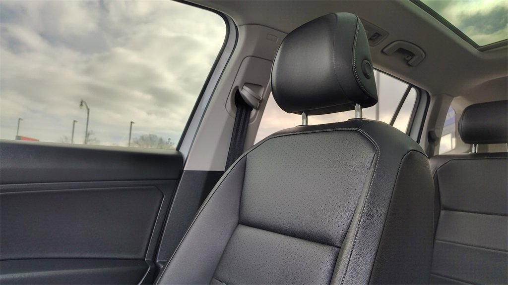Used 2020 Volkswagen Tiguan SE w/ Panoramic Sunroof Package image 24