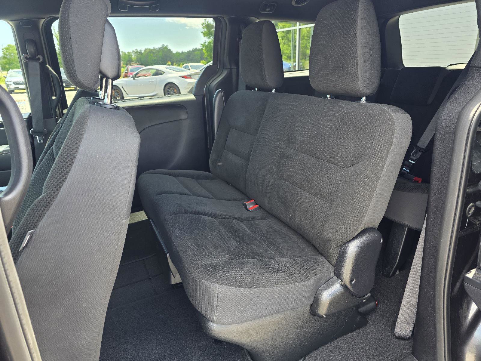 Used 2019 Dodge Grand Caravan SE FWD image 12
