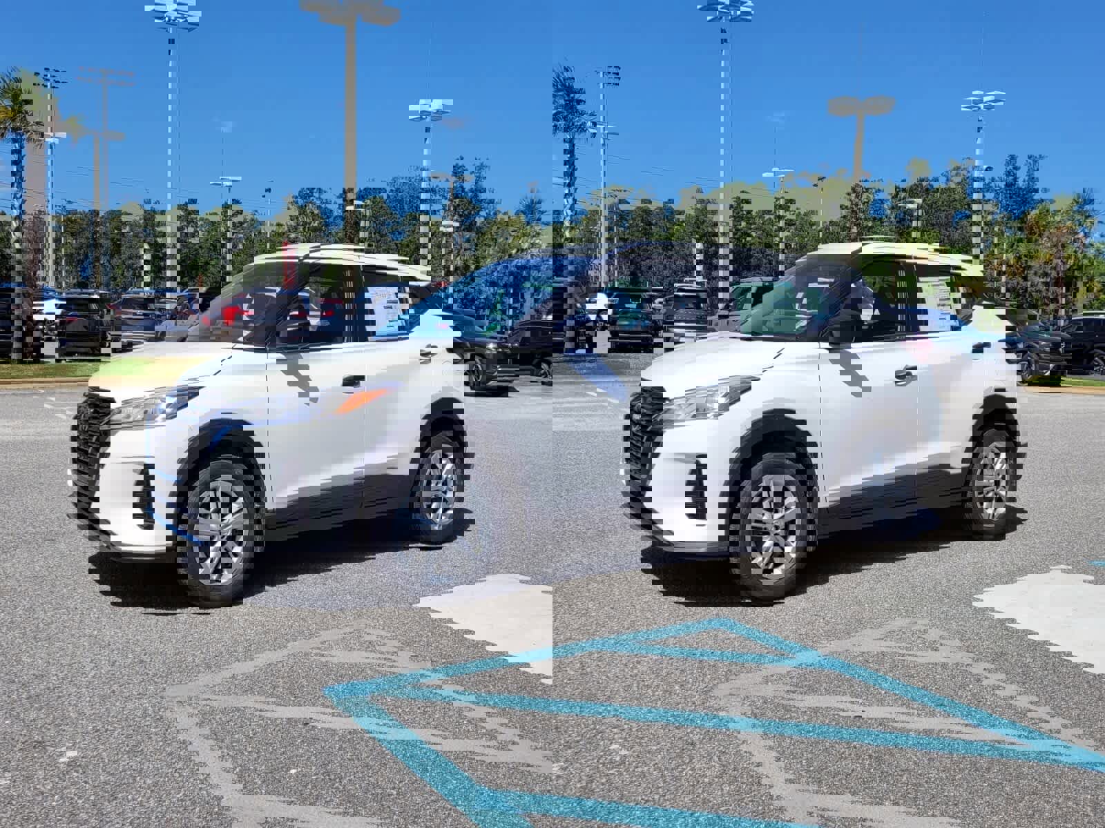 New 2025 Nissan Kicks Play S image 2