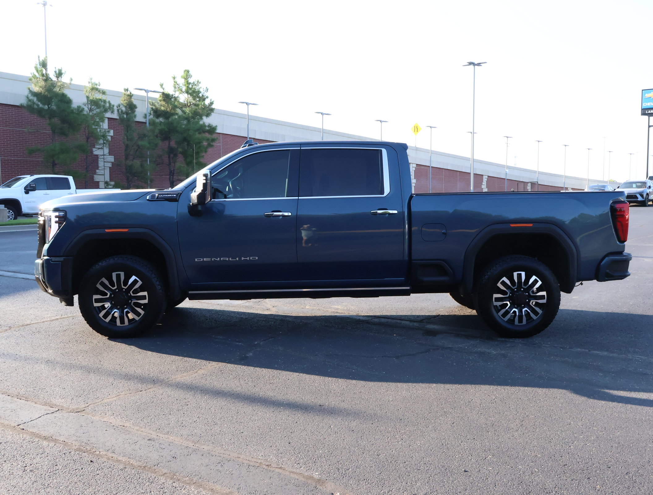 Used 2025 GMC Sierra 2500 Denali Ultimate w/ Max Trailering Package AWD/4WD image 39