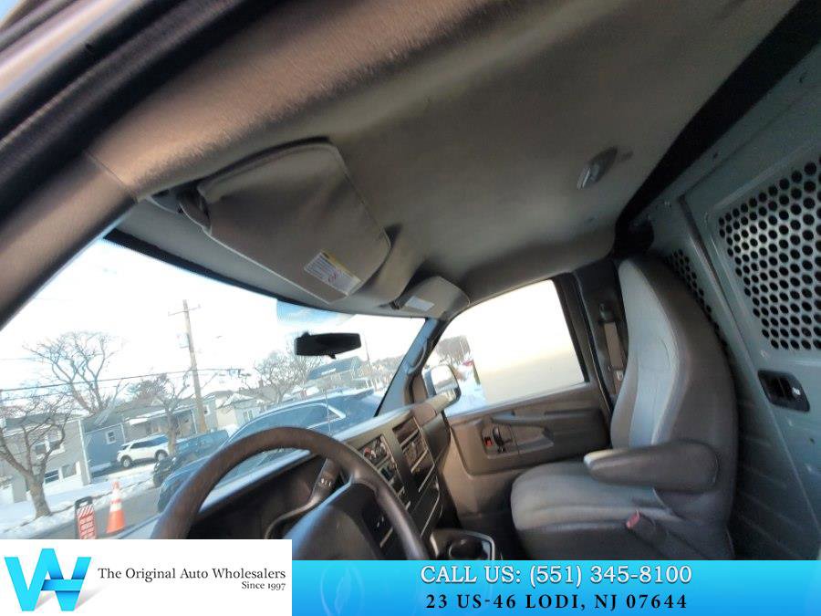 Used 2010 Chevrolet Express 2500 image 12