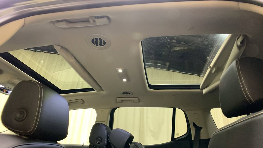 Used 2021 GMC Acadia Denali w/ Denali Technology Package image 28