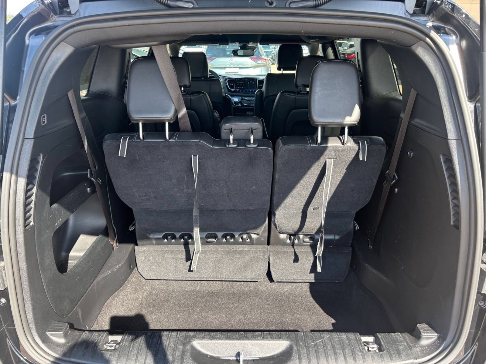 Used 2025 Chrysler Pacifica Select FWD image 33