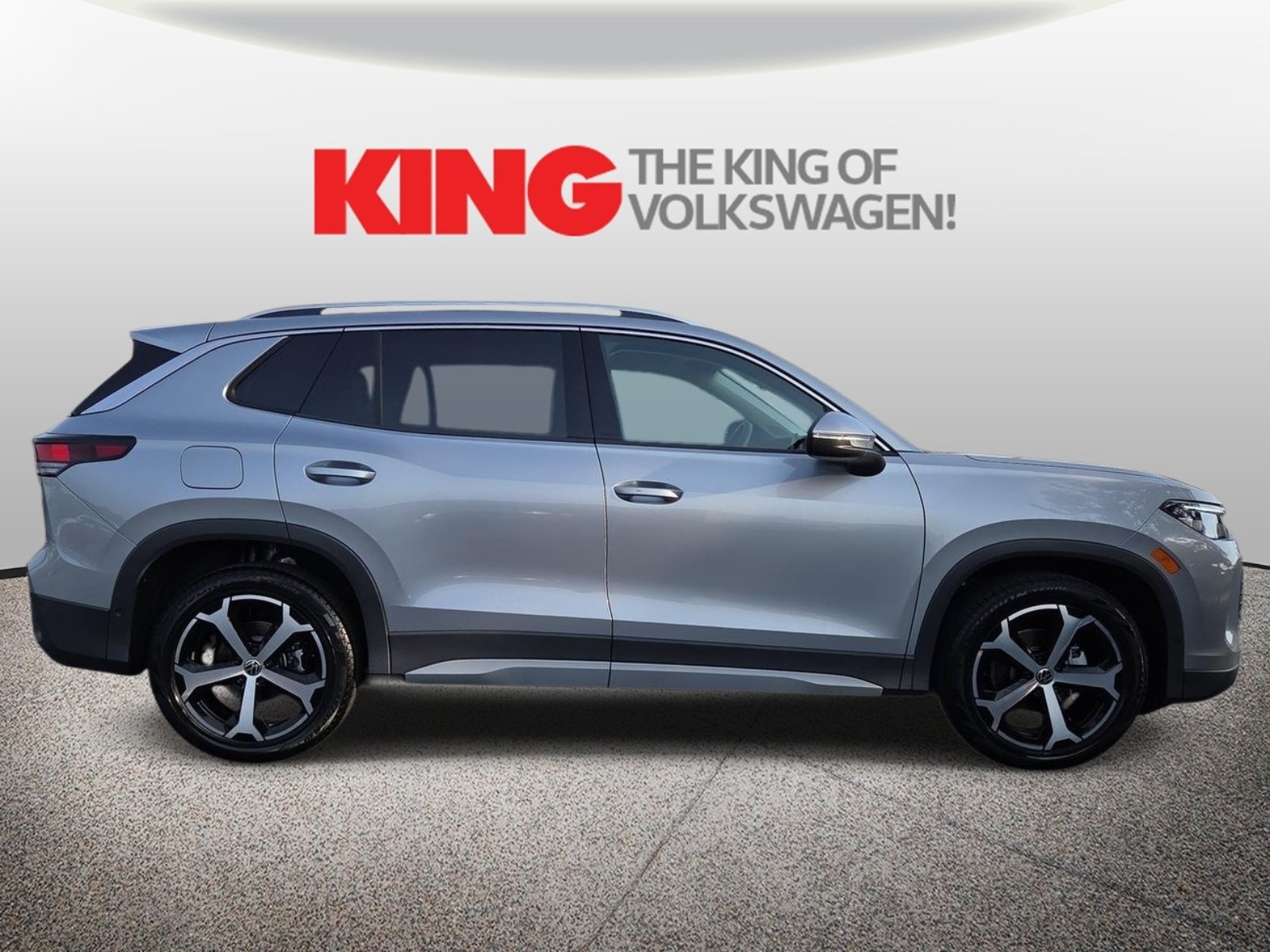 New 2026 Volkswagen Tiguan SE FWD image 2