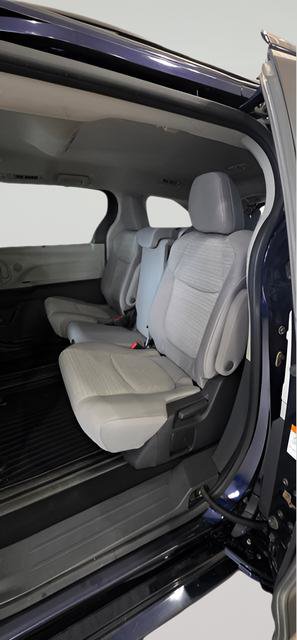 Used 2023 Toyota Sienna LE image 28
