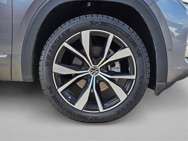 Used 2024 Volkswagen Atlas SEL Premium R-Line AWD/4WD image 23