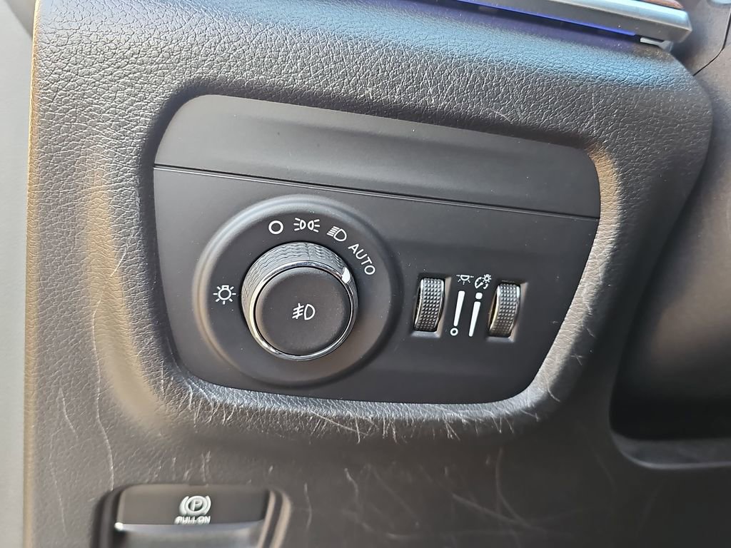 Used 2022 Jeep Grand Cherokee L Summit w/ Luxury Tech Group V image 29