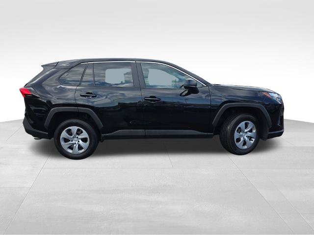 Used 2024 Toyota RAV4 LE AWD/4WD image 9