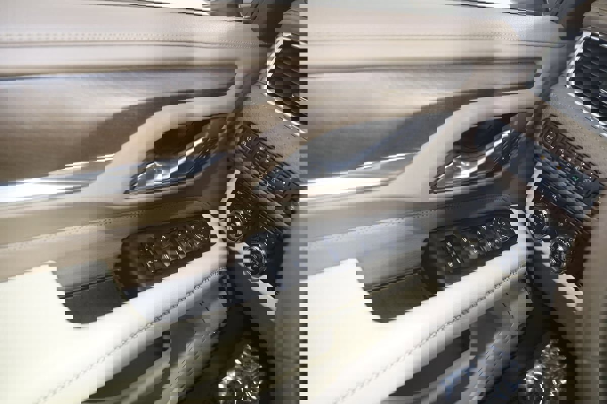 Used 2022 GMC Yukon Denali w/ Denali Premium Package image 29