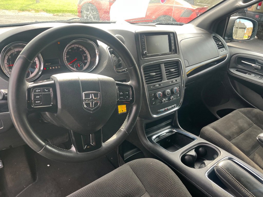 Used 2016 Dodge Grand Caravan SE image 9