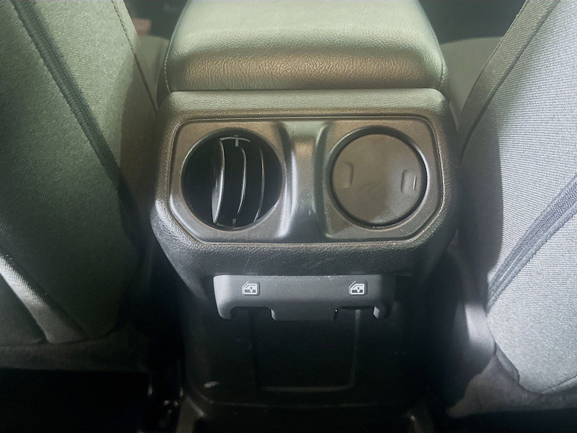Used 2024 Jeep Wrangler Unlimited w/ Convenience Group AWD/4WD image 28