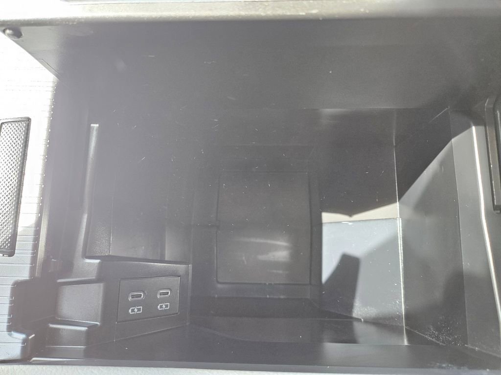 Used 2025 Toyota Sienna LE image 29