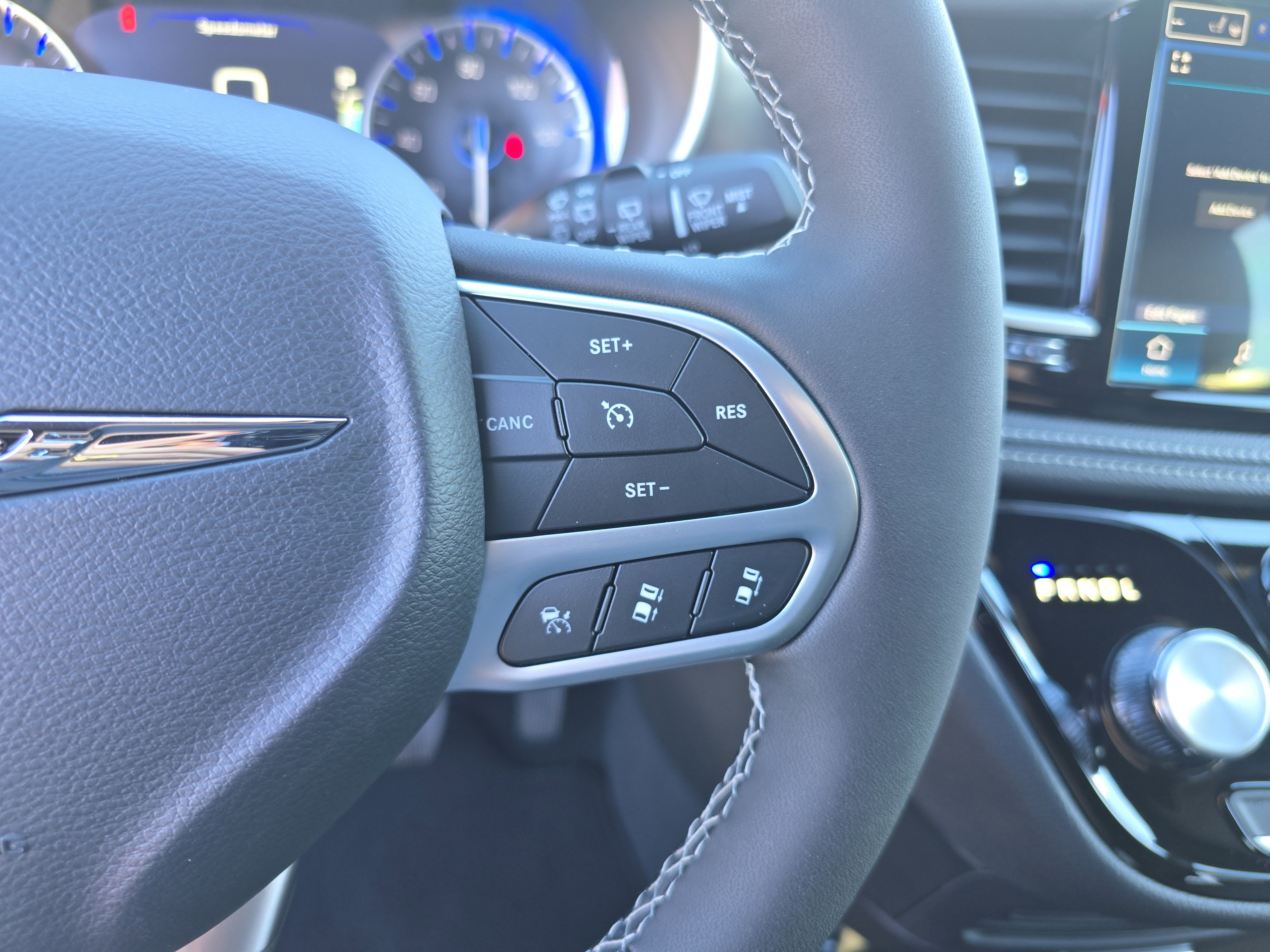 New 2026 Chrysler Pacifica Select image 32
