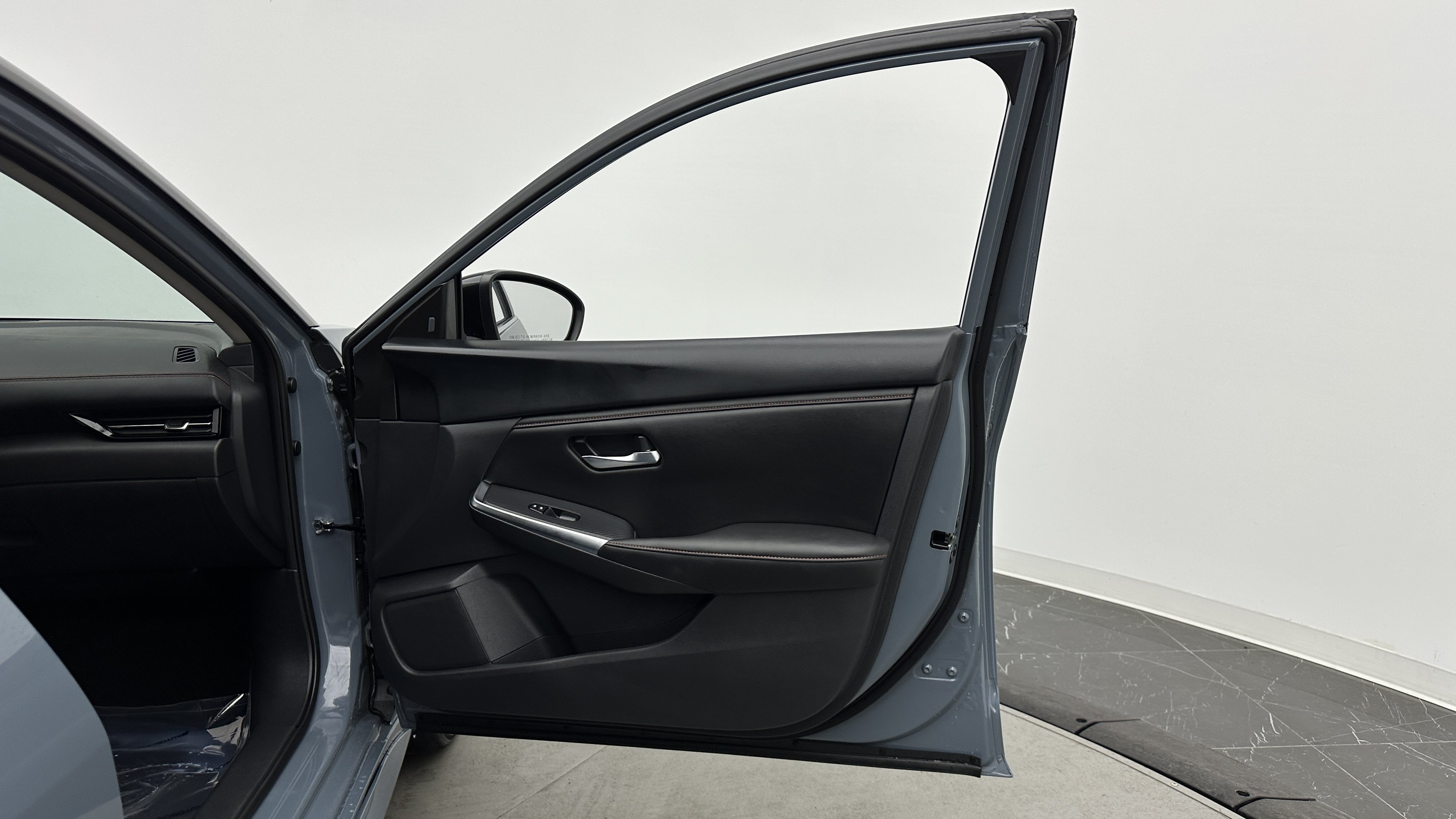 Used 2025 Nissan Sentra SR FWD image 34