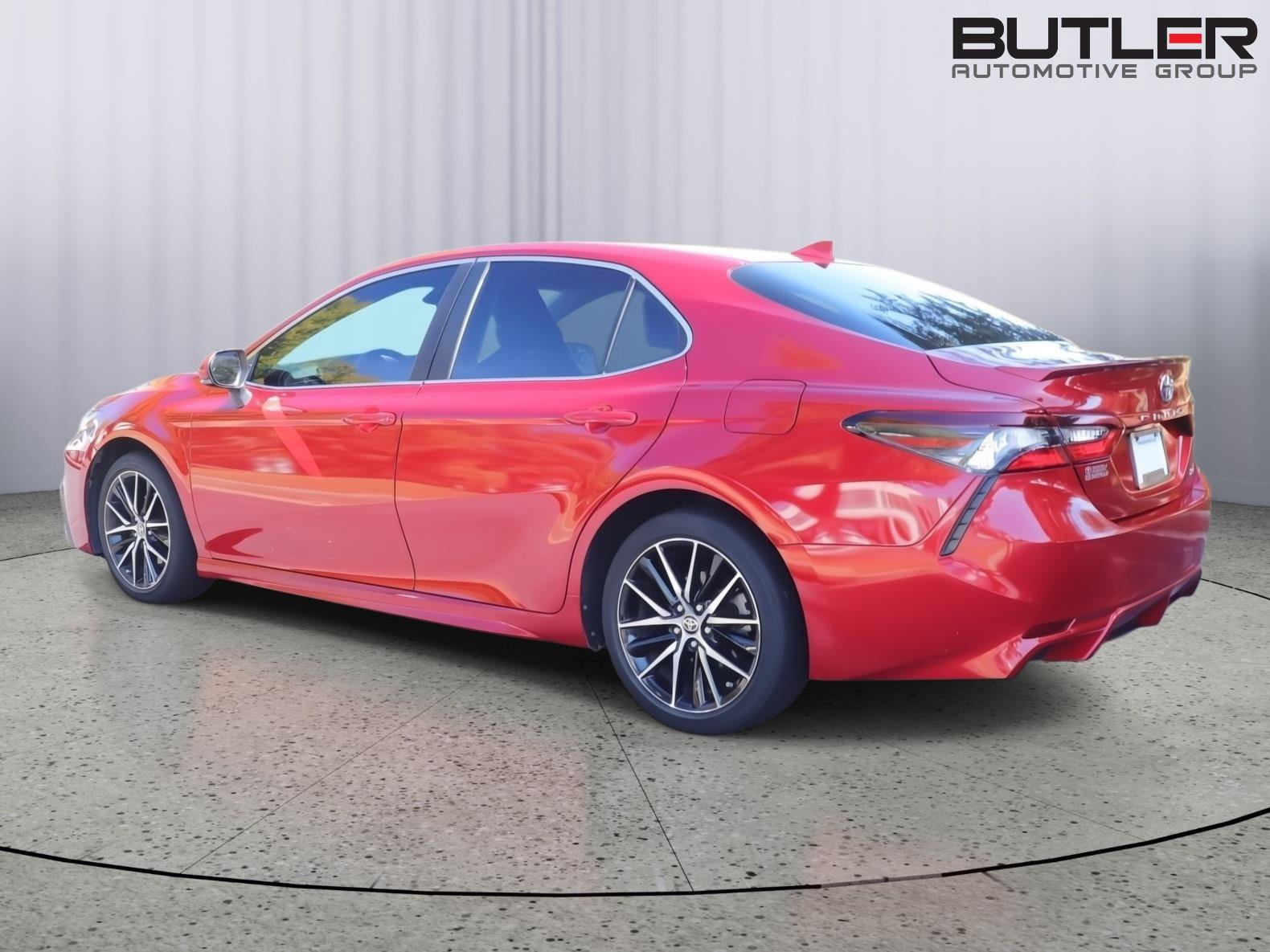 Used 2021 Toyota Camry SE image 5