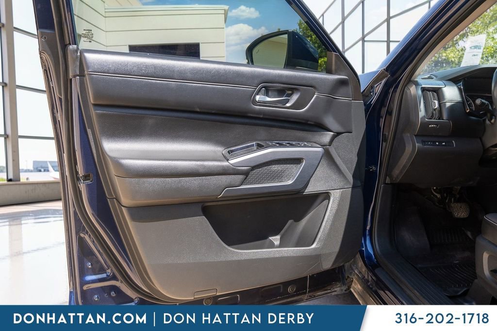 Used 2023 Nissan Pathfinder SL AWD/4WD image 12