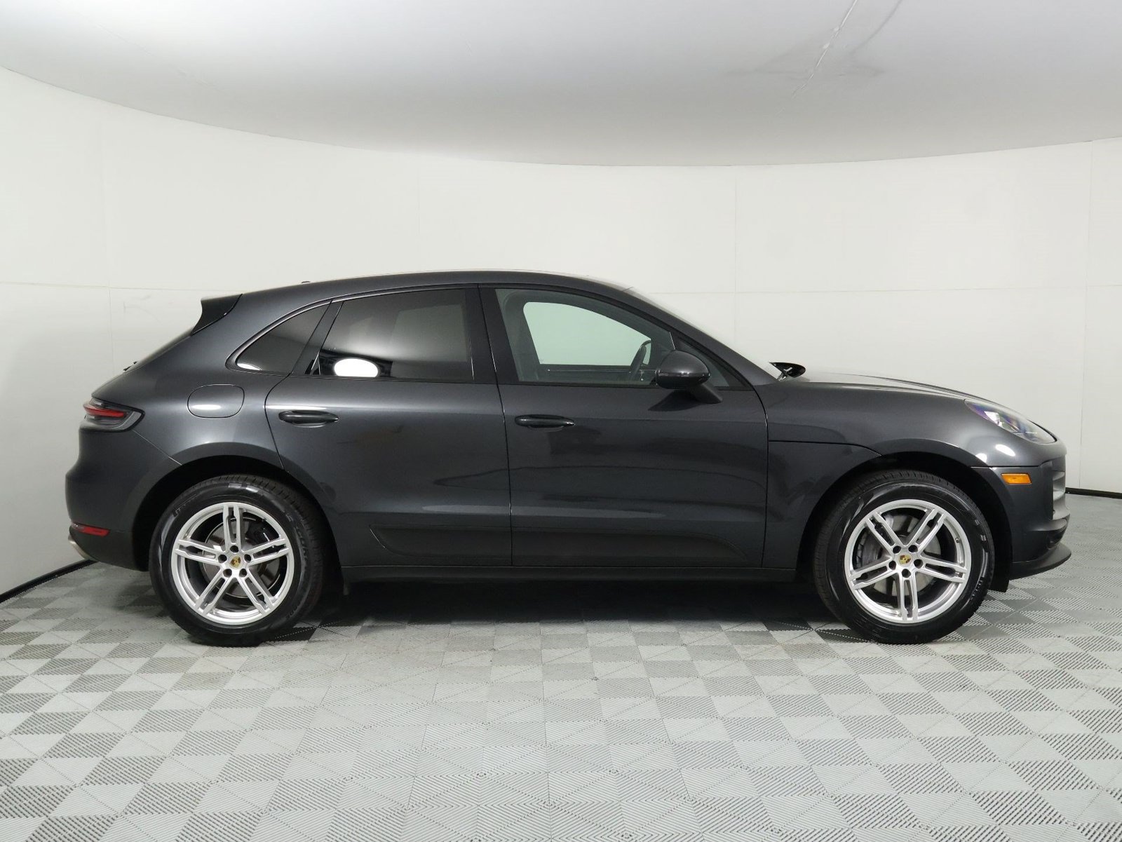 Certified 2021 Porsche Macan AWD/4WD image 8
