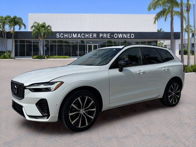 Used 2024 Volvo XC60 B5 Plus AWD/4WD image 3