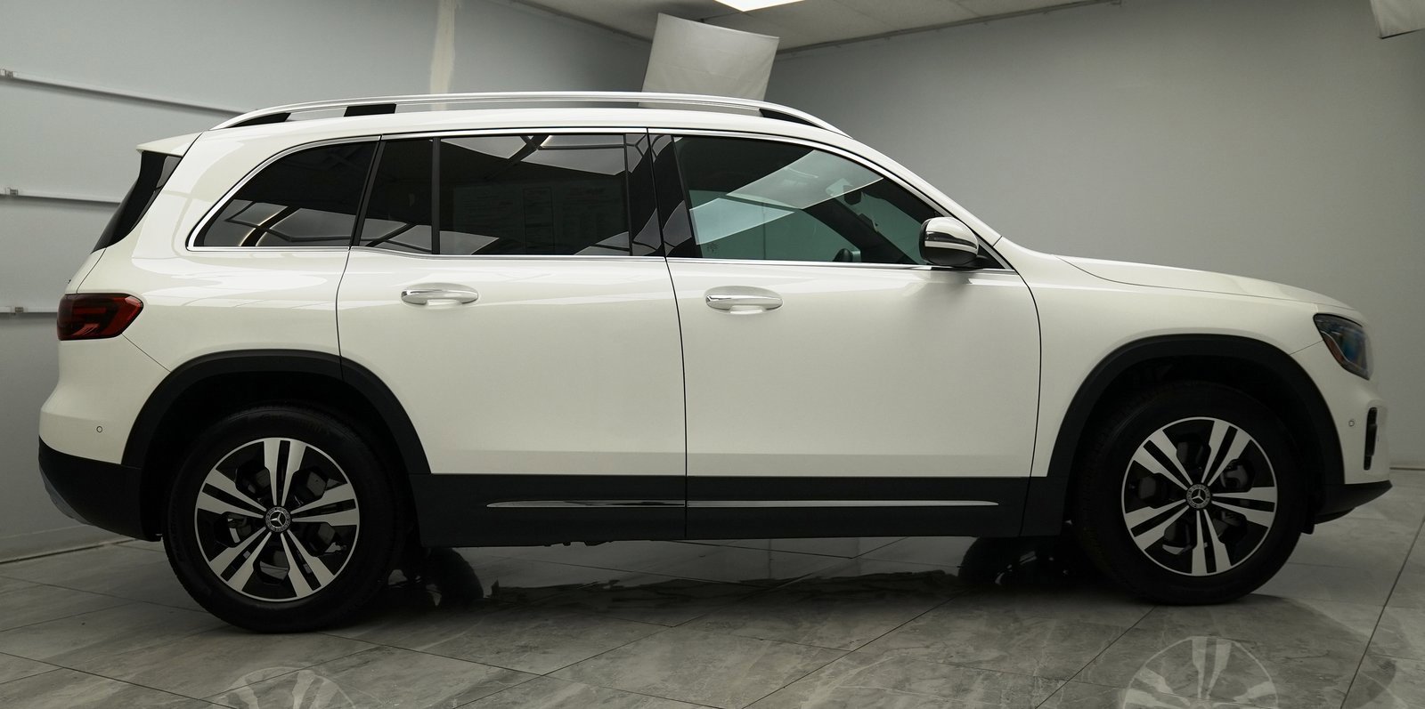 Used 2025 Mercedes-Benz GLB 250 4MATIC image 8