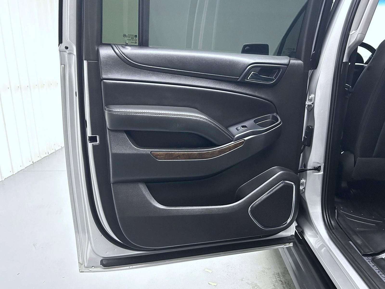 Used 2018 Chevrolet Suburban LT image 22