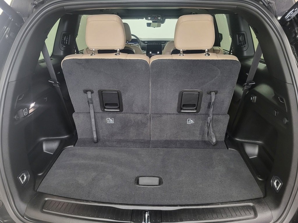 Used 2024 Jeep Grand Cherokee L Limited w/ Luxury Tech Group II image 9