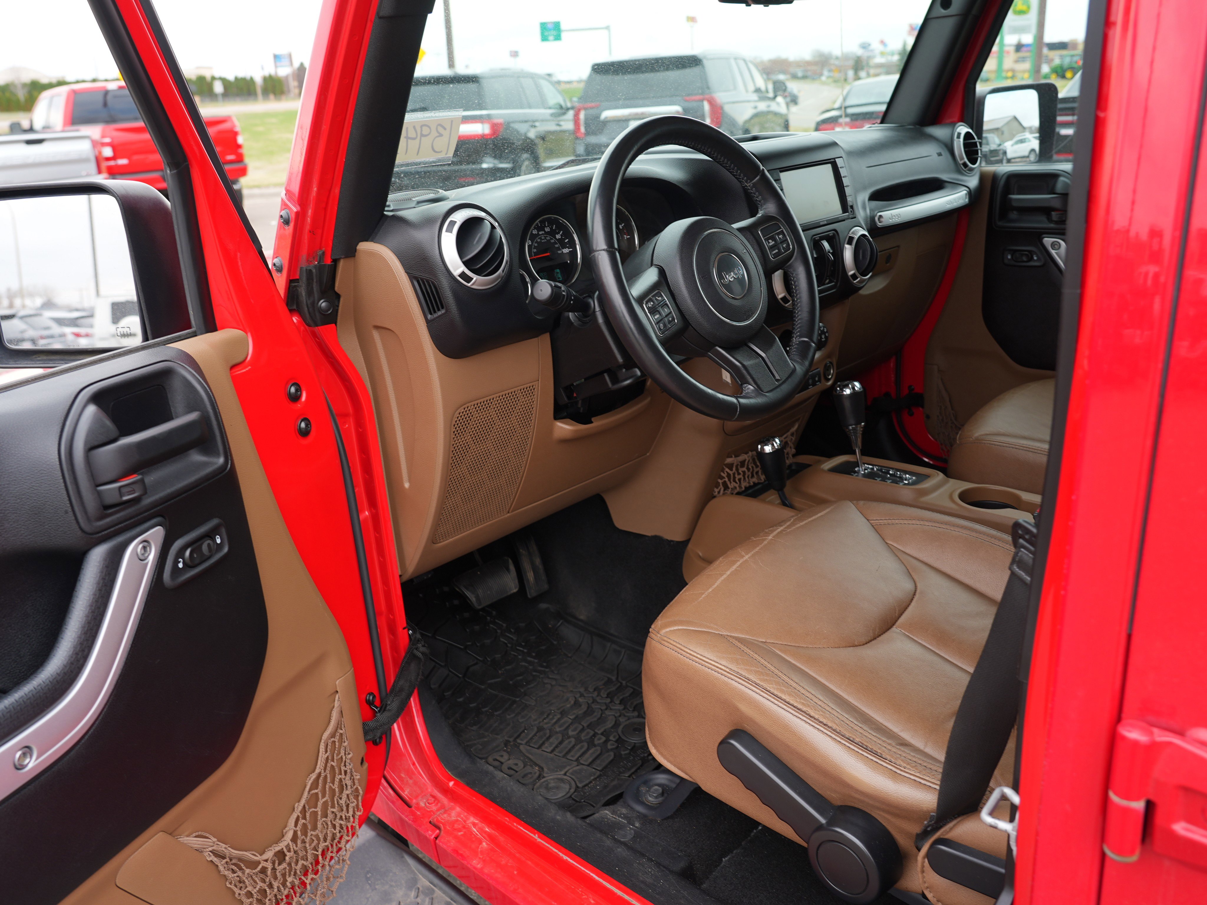 Used 2016 Jeep Wrangler Unlimited Sahara w/ Connectivity Group image 16